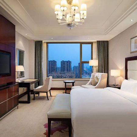 Wyndham Xinyang Downtown Hotel Exterior photo