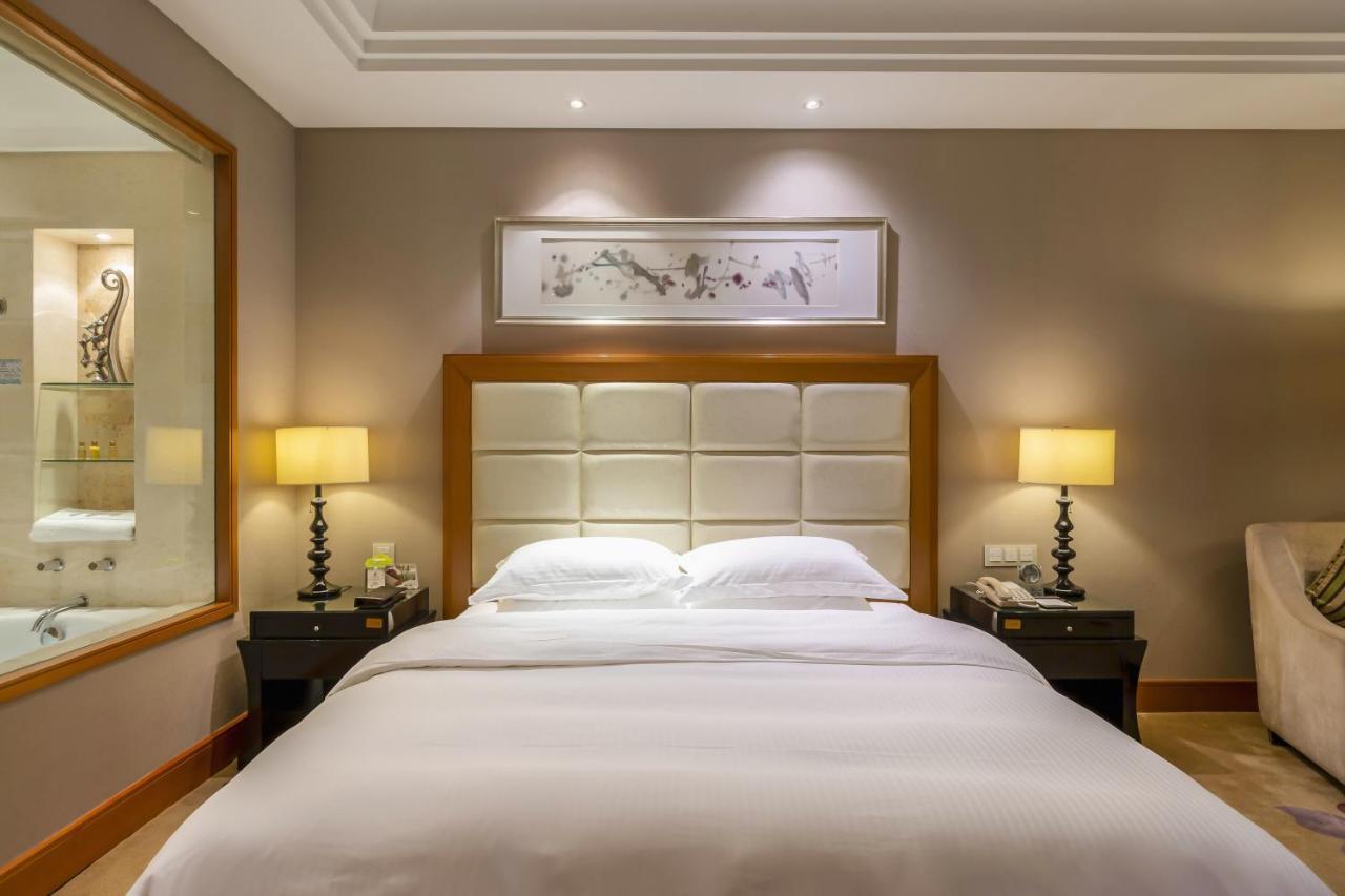 Wyndham Xinyang Downtown Hotel Exterior photo