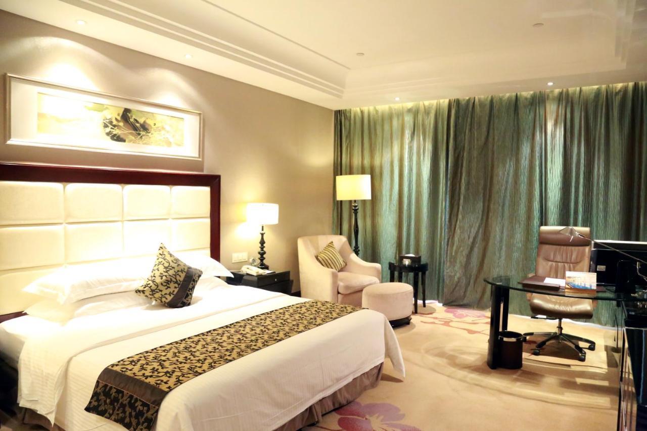 Wyndham Xinyang Downtown Hotel Exterior photo