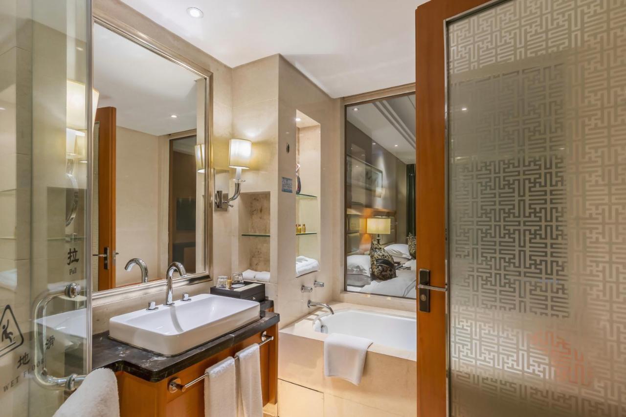 Wyndham Xinyang Downtown Hotel Exterior photo
