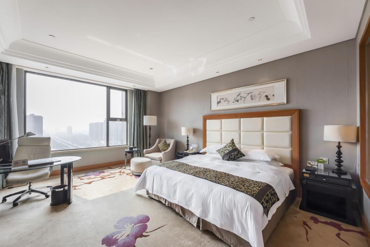 Wyndham Xinyang Downtown Hotel Exterior photo