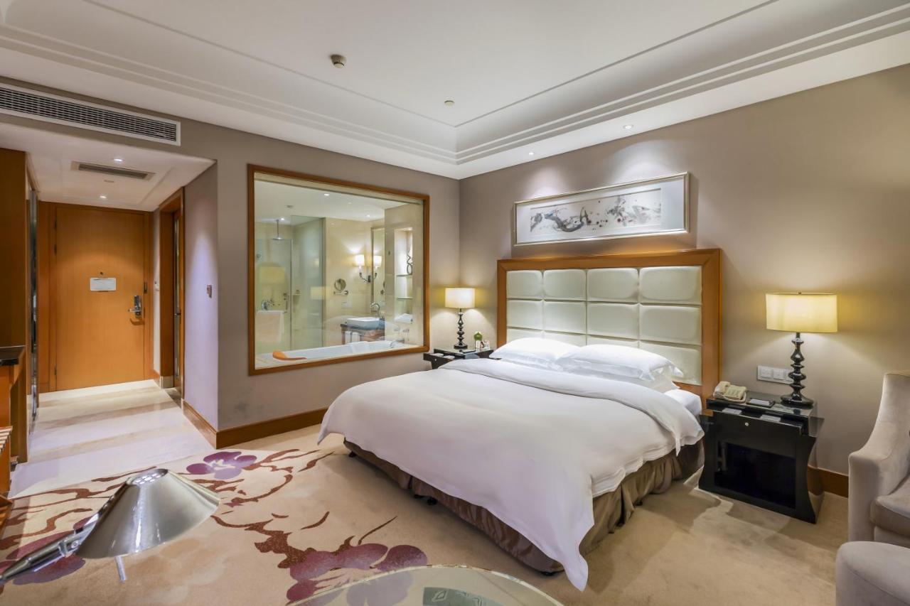 Wyndham Xinyang Downtown Hotel Exterior photo