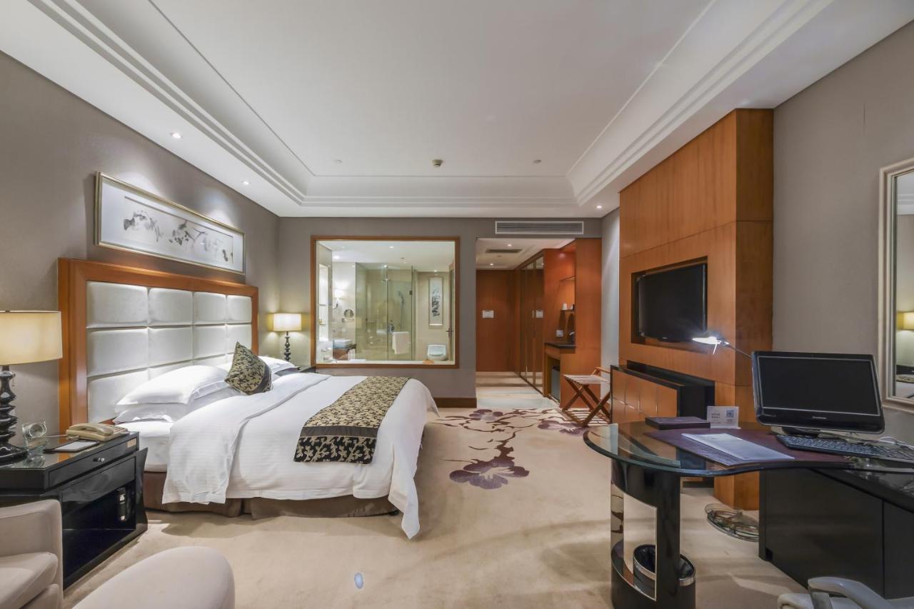 Wyndham Xinyang Downtown Hotel Exterior photo