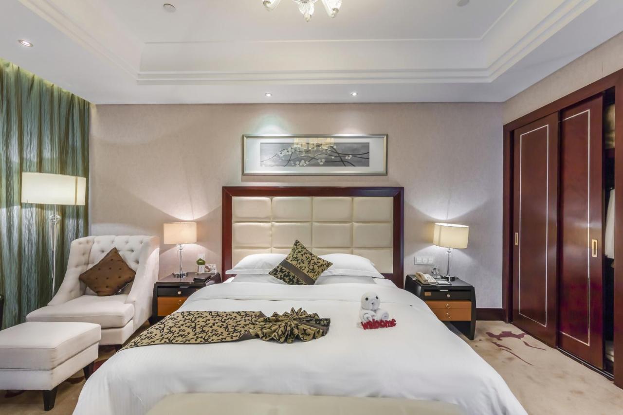 Wyndham Xinyang Downtown Hotel Exterior photo