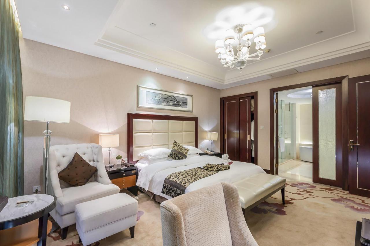 Wyndham Xinyang Downtown Hotel Exterior photo