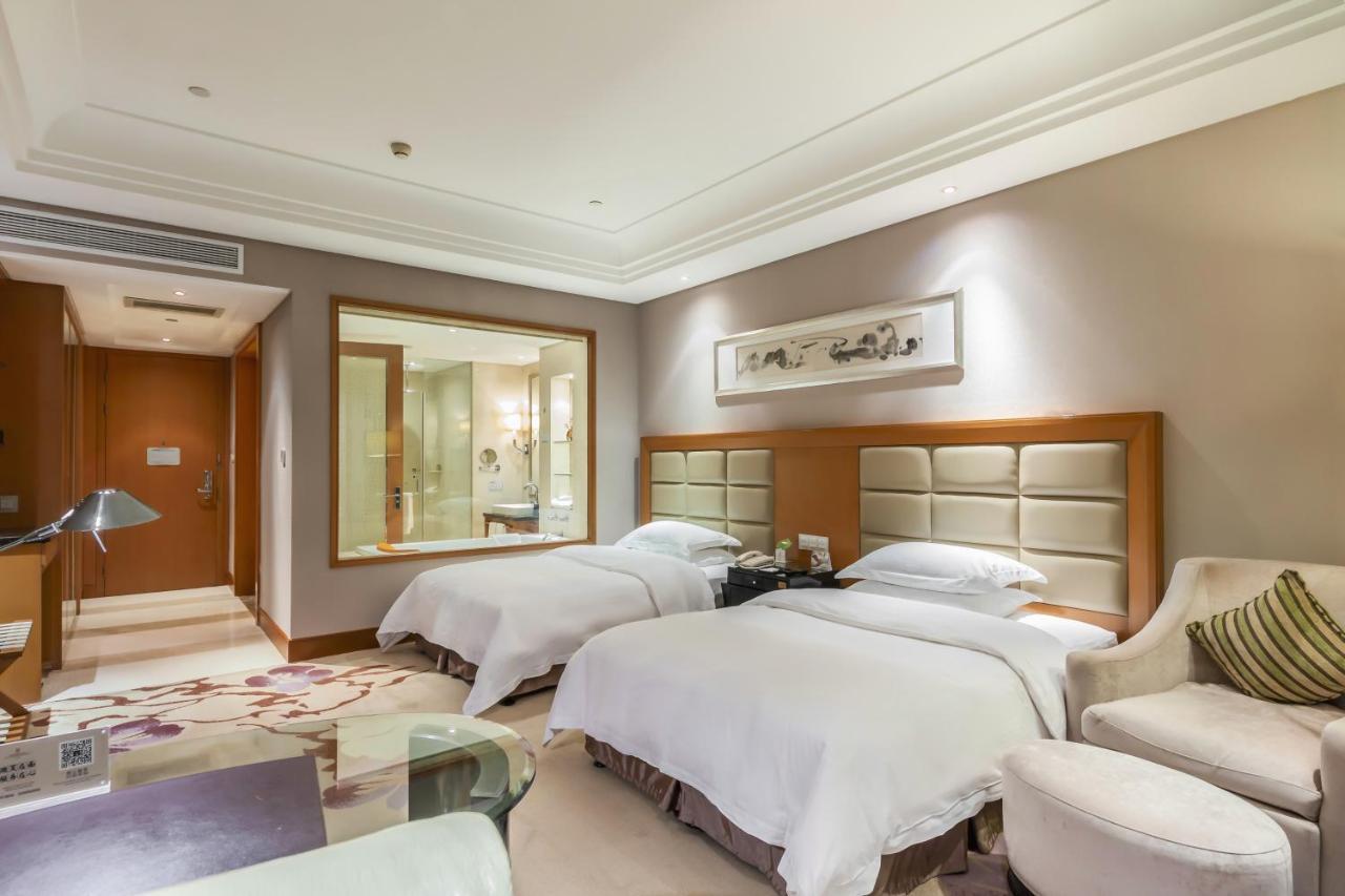 Wyndham Xinyang Downtown Hotel Exterior photo
