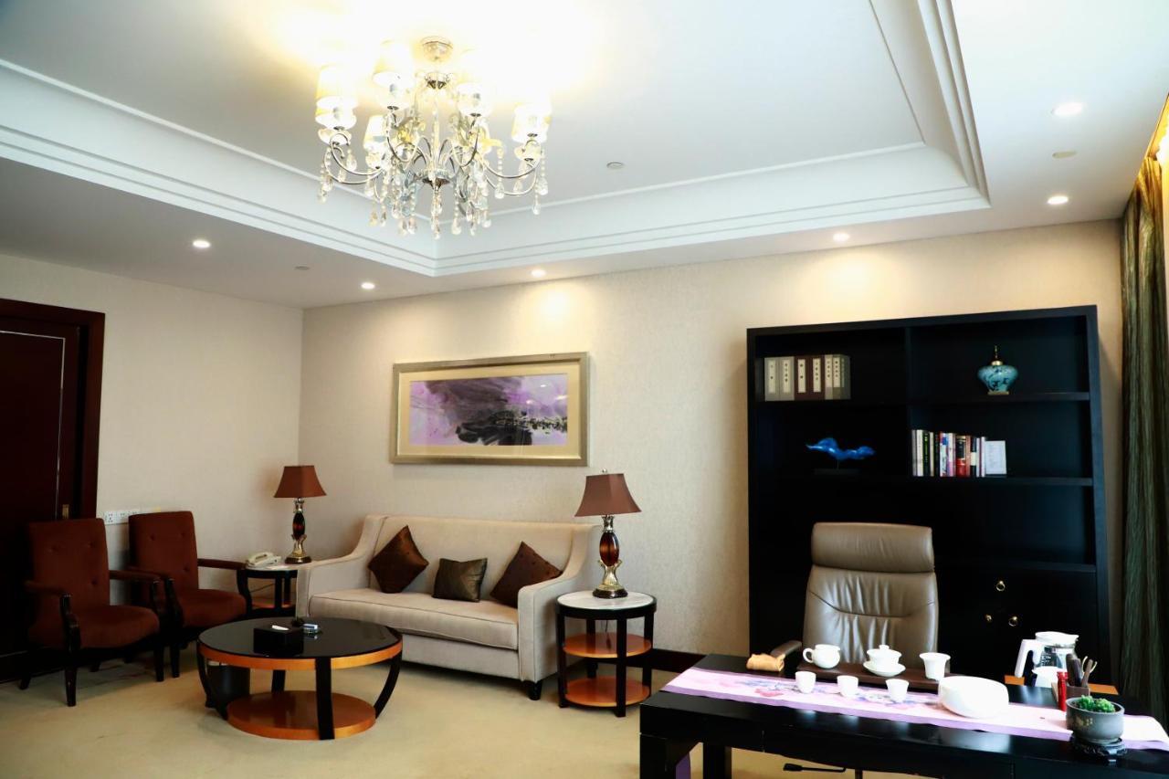Wyndham Xinyang Downtown Hotel Exterior photo