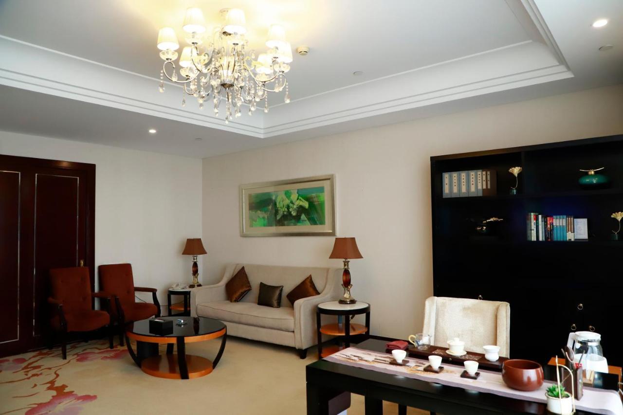 Wyndham Xinyang Downtown Hotel Exterior photo