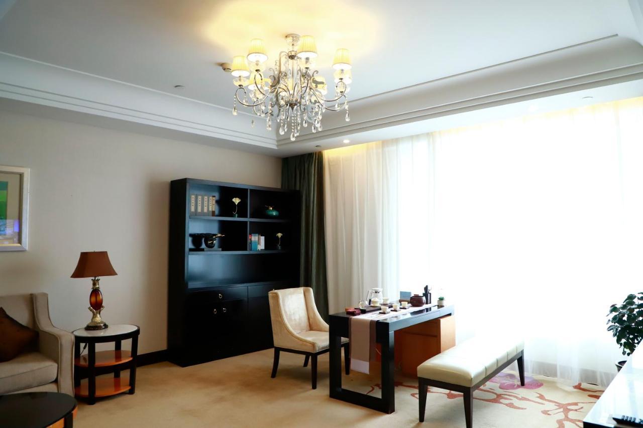 Wyndham Xinyang Downtown Hotel Exterior photo