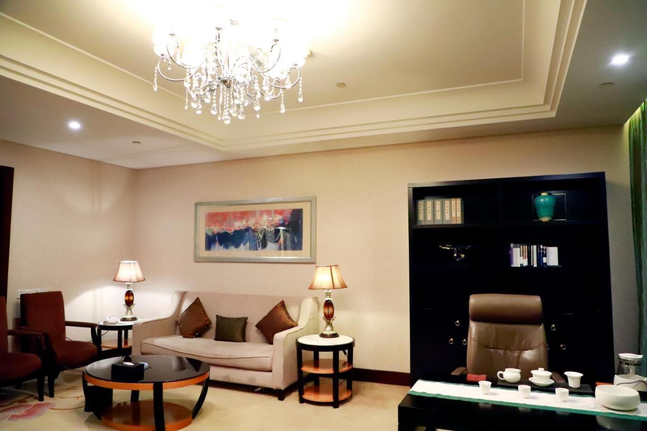 Wyndham Xinyang Downtown Hotel Exterior photo