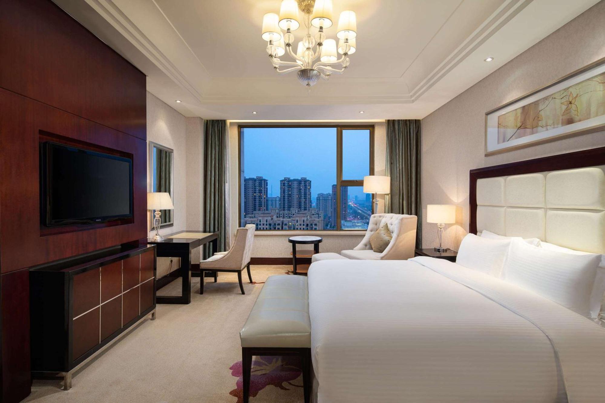 Wyndham Xinyang Downtown Hotel Exterior photo