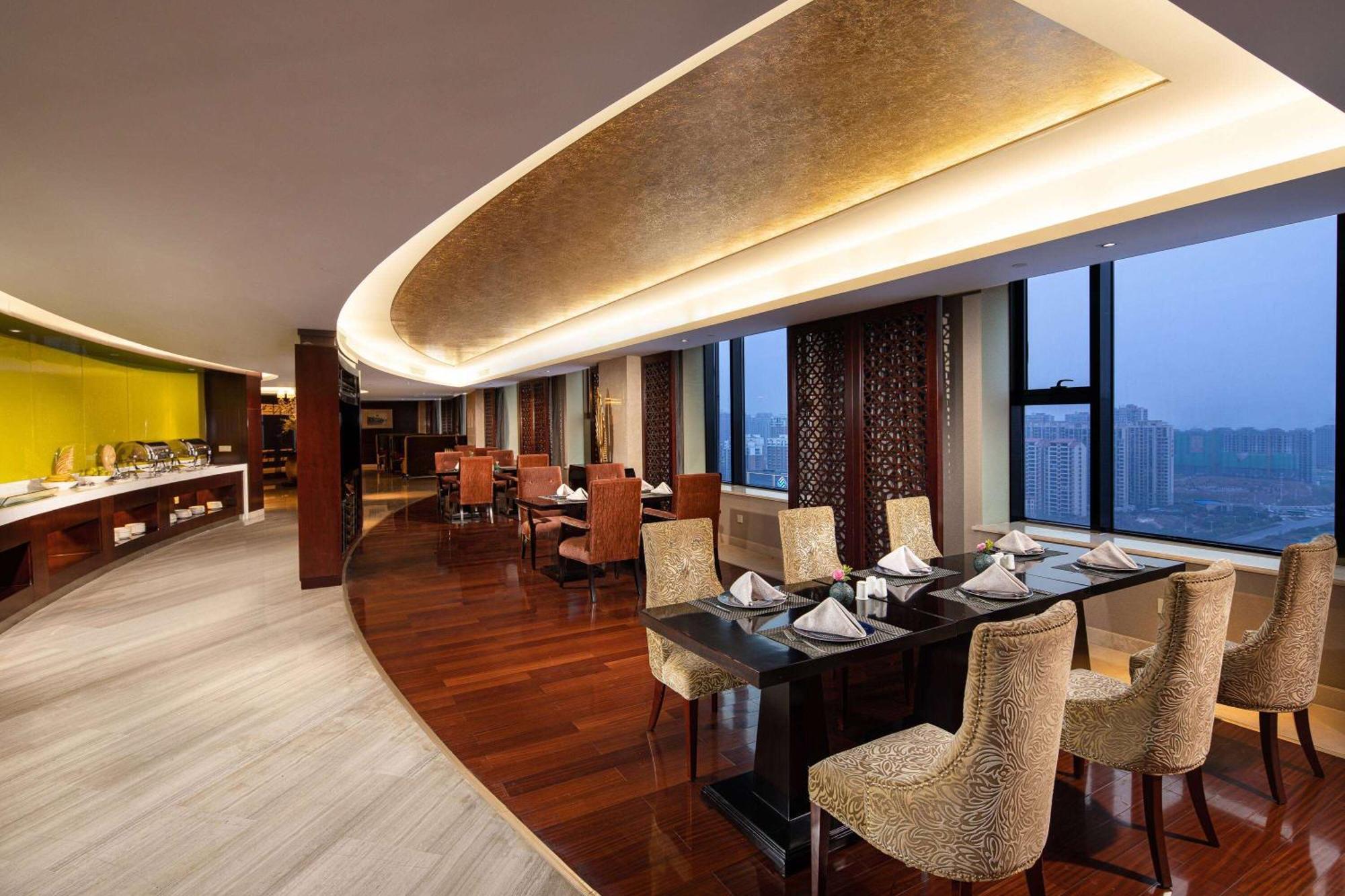 Wyndham Xinyang Downtown Hotel Exterior photo