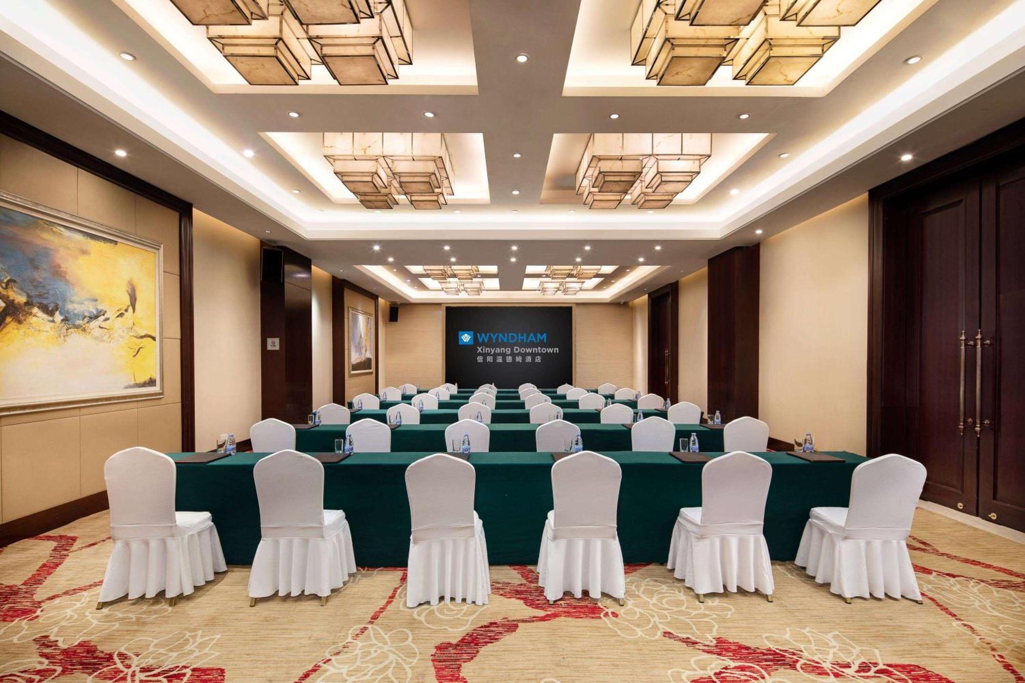 Wyndham Xinyang Downtown Hotel Exterior photo